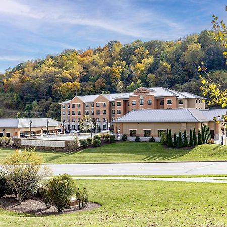 Best Western Plus Franciscan Square Inn & Suites Steubenville Bagian luar foto