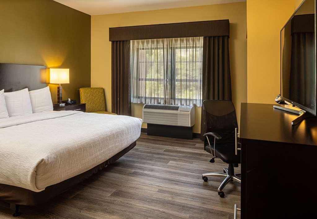 Best Western Plus Franciscan Square Inn & Suites Steubenville Ruang foto