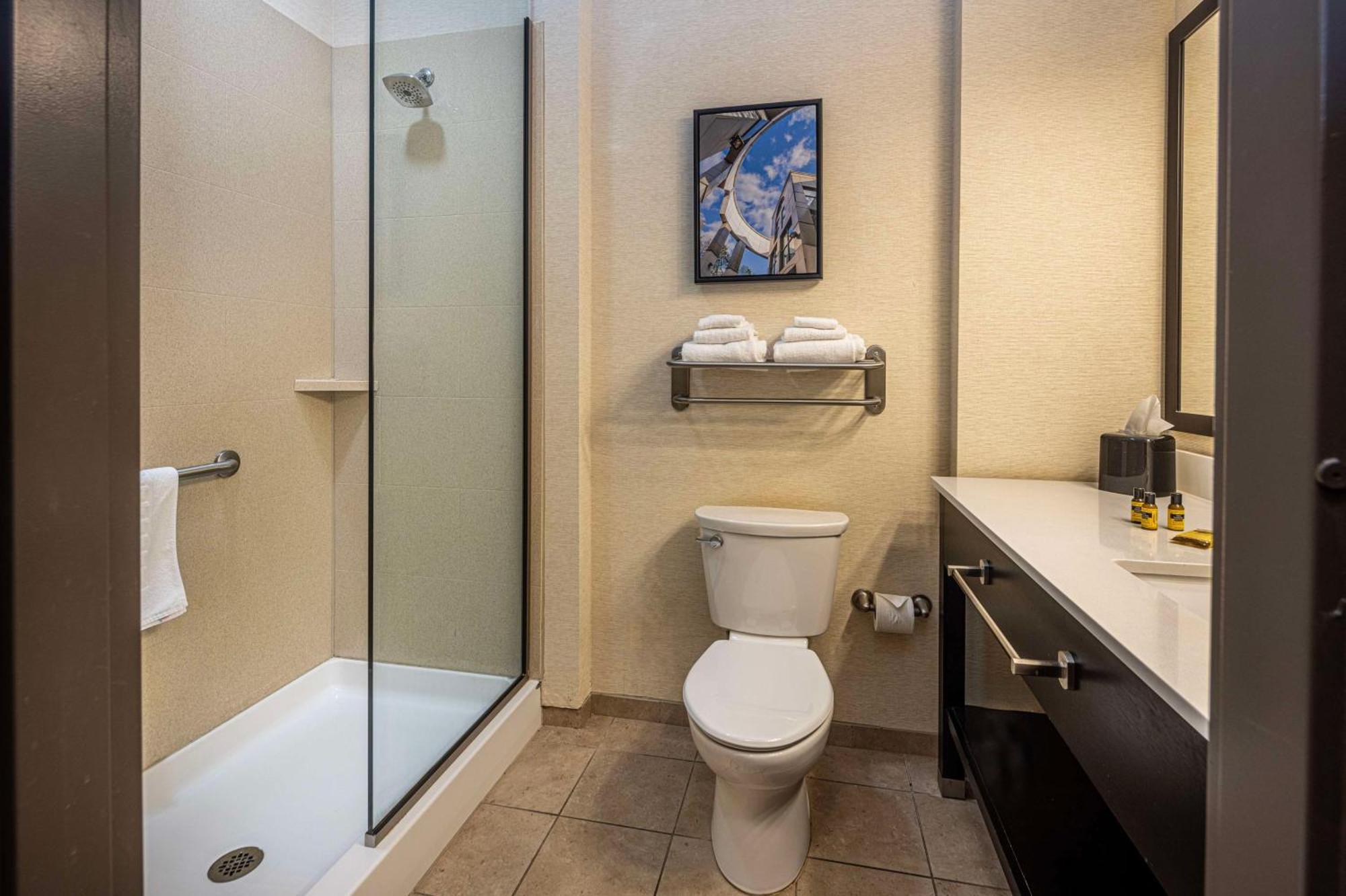Best Western Plus Franciscan Square Inn & Suites Steubenville Bagian luar foto