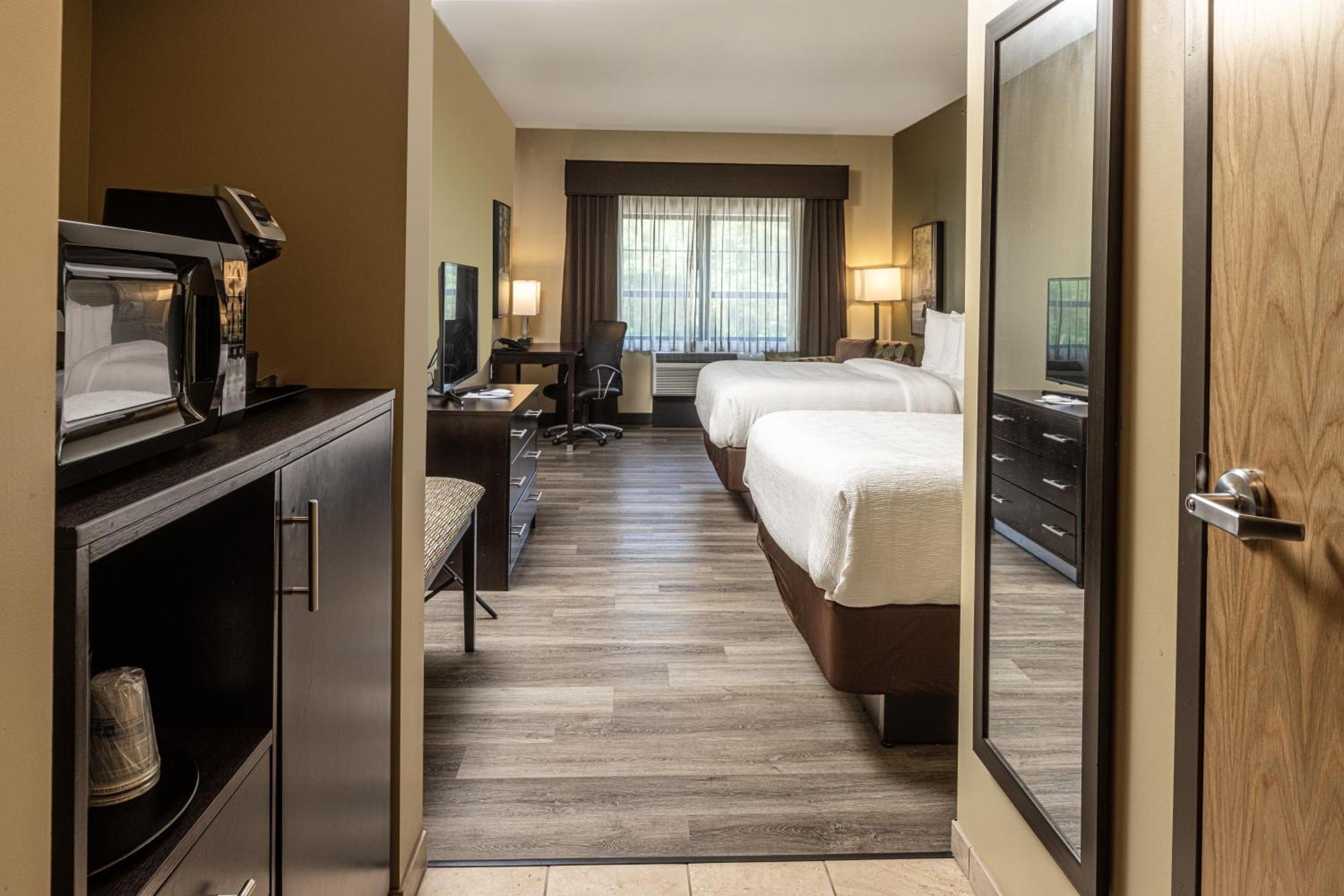 Best Western Plus Franciscan Square Inn & Suites Steubenville Bagian luar foto