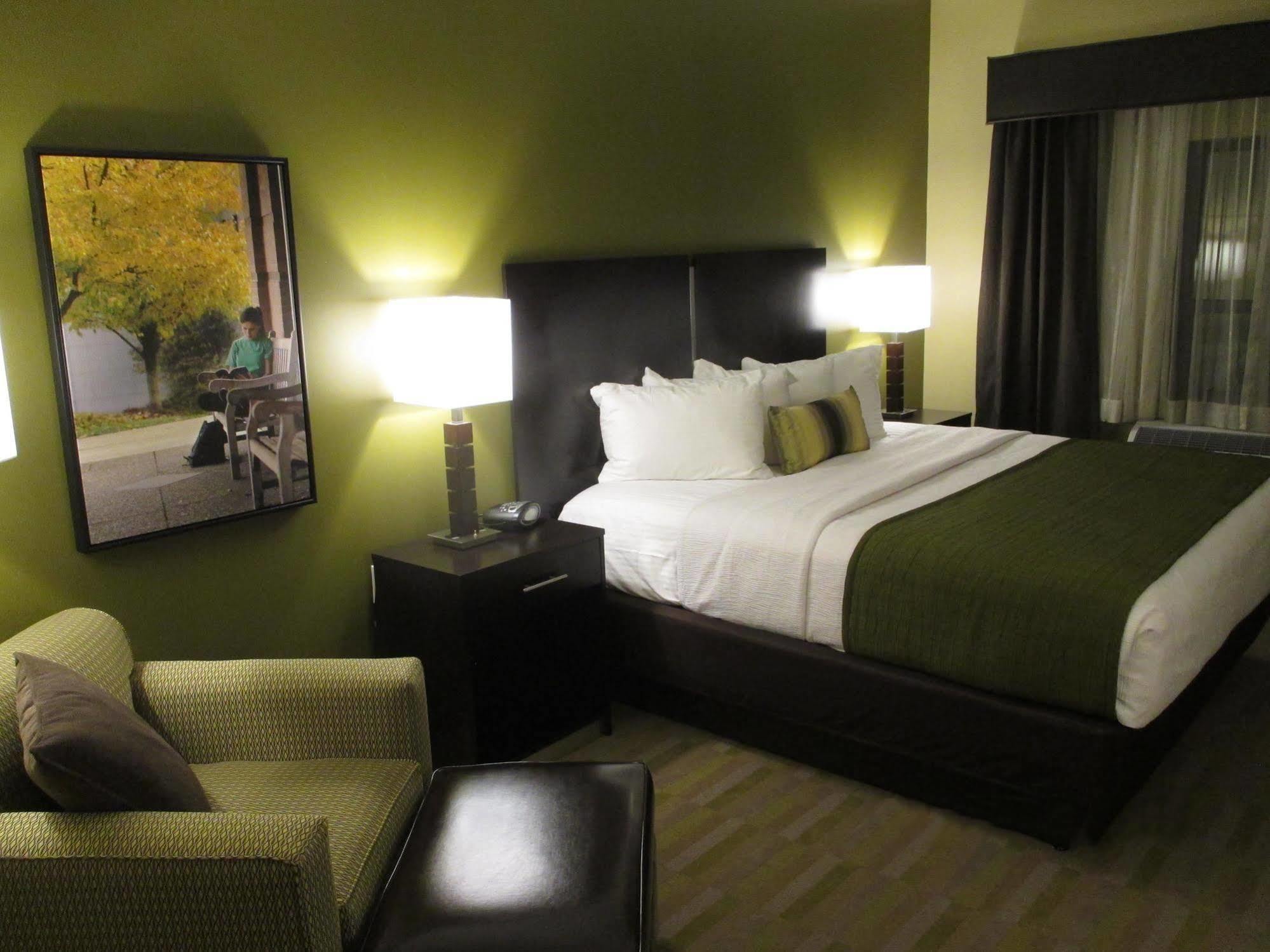 Best Western Plus Franciscan Square Inn & Suites Steubenville Bagian luar foto