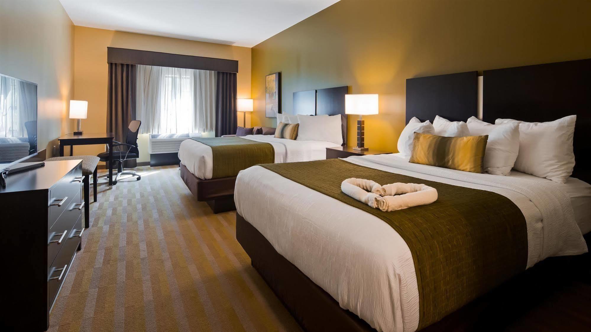 Best Western Plus Franciscan Square Inn & Suites Steubenville Bagian luar foto