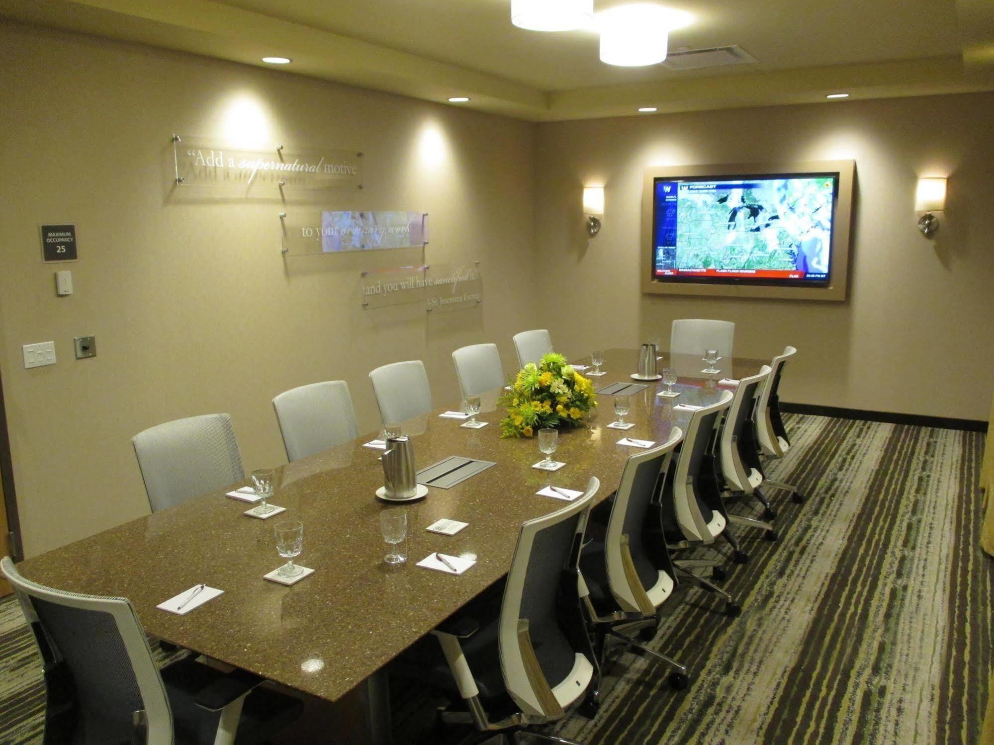 Best Western Plus Franciscan Square Inn & Suites Steubenville Bagian luar foto
