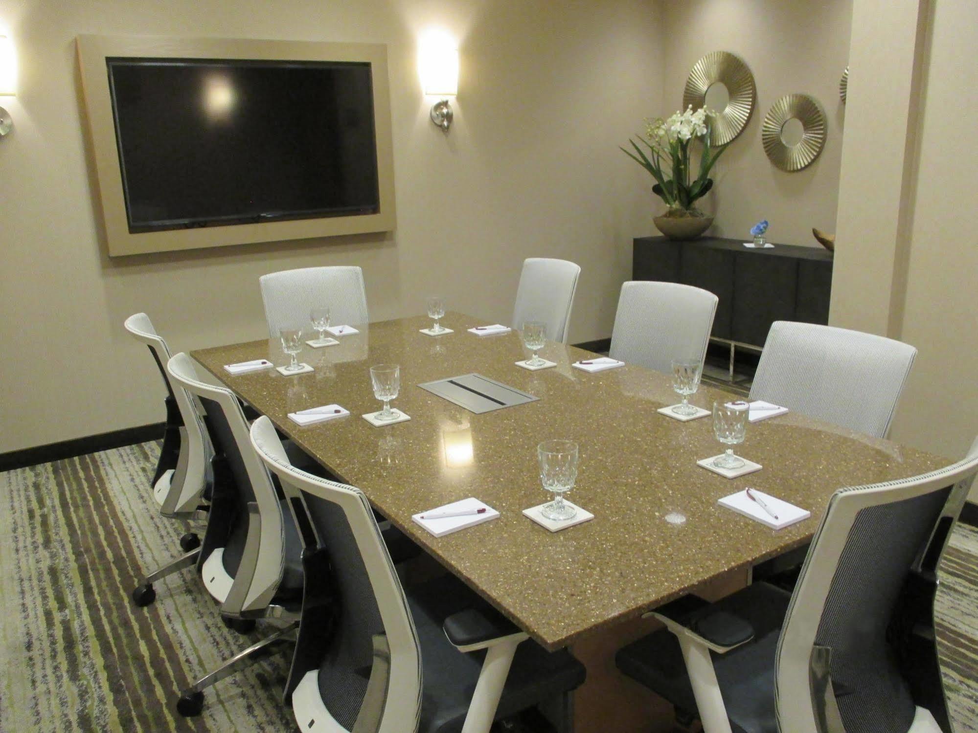 Best Western Plus Franciscan Square Inn & Suites Steubenville Bagian luar foto