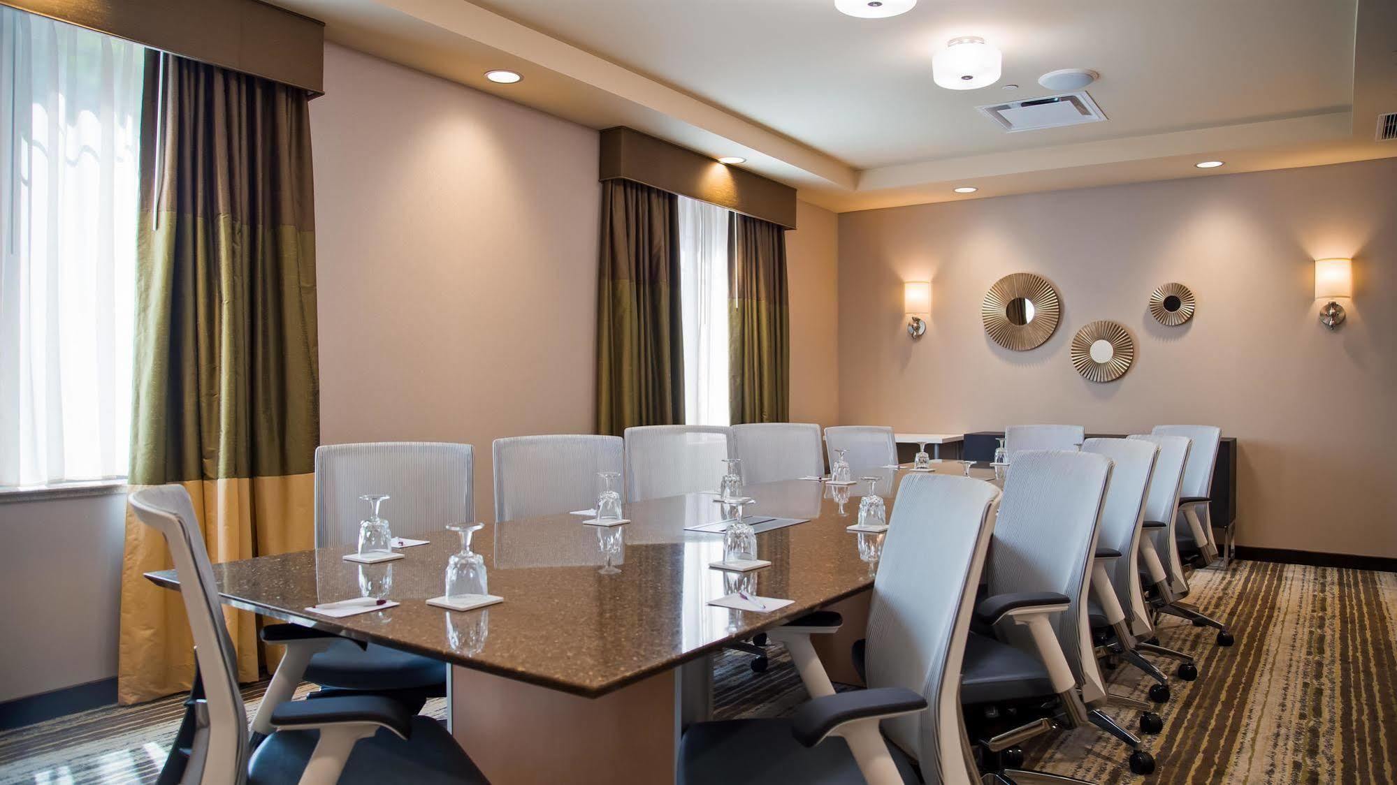 Best Western Plus Franciscan Square Inn & Suites Steubenville Bagian luar foto
