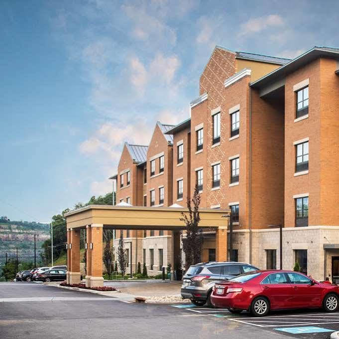 Best Western Plus Franciscan Square Inn & Suites Steubenville Bagian luar foto